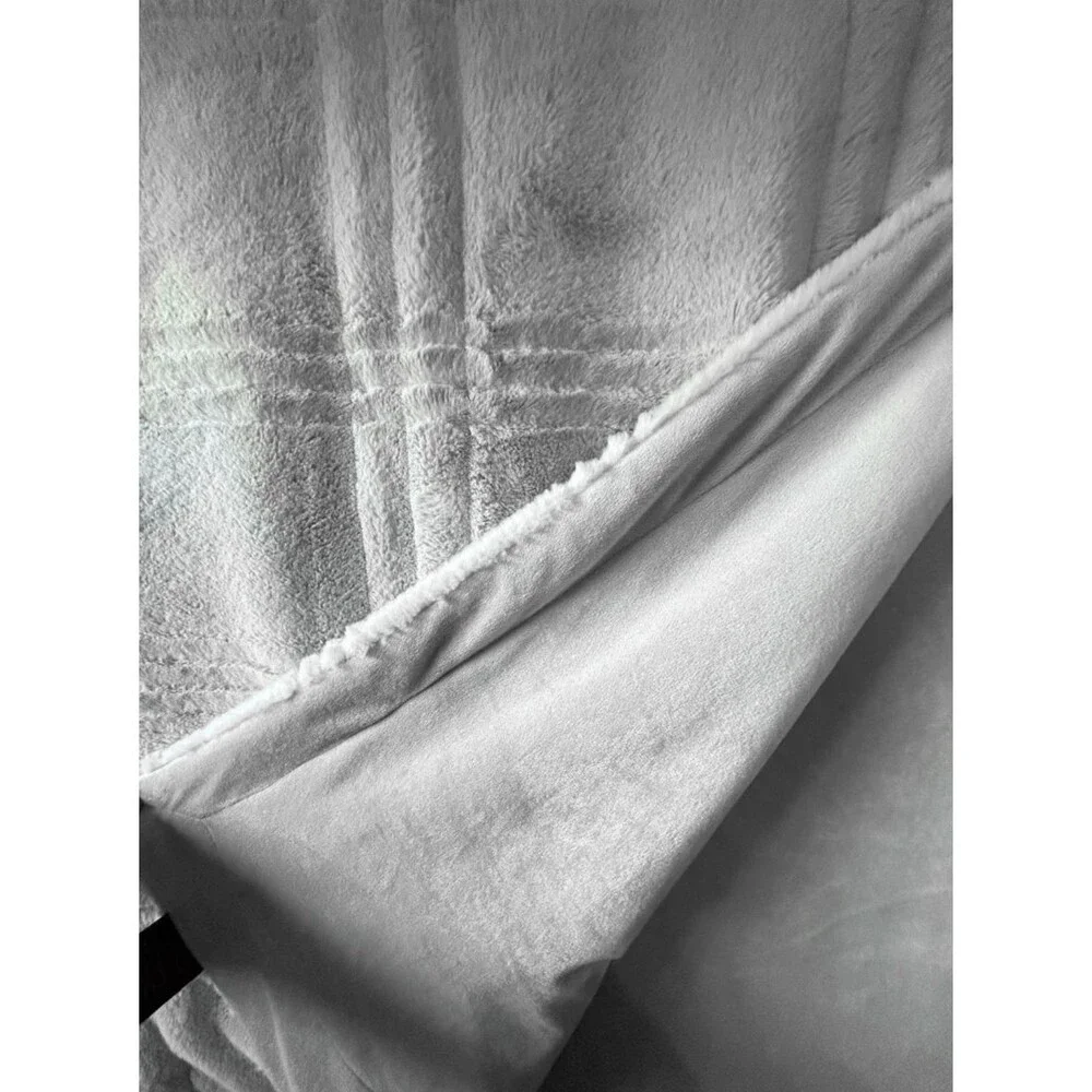 FRYE Faux Fur Carved Plaid Grey Throw Blanket Oversized Soft 50in x 70in